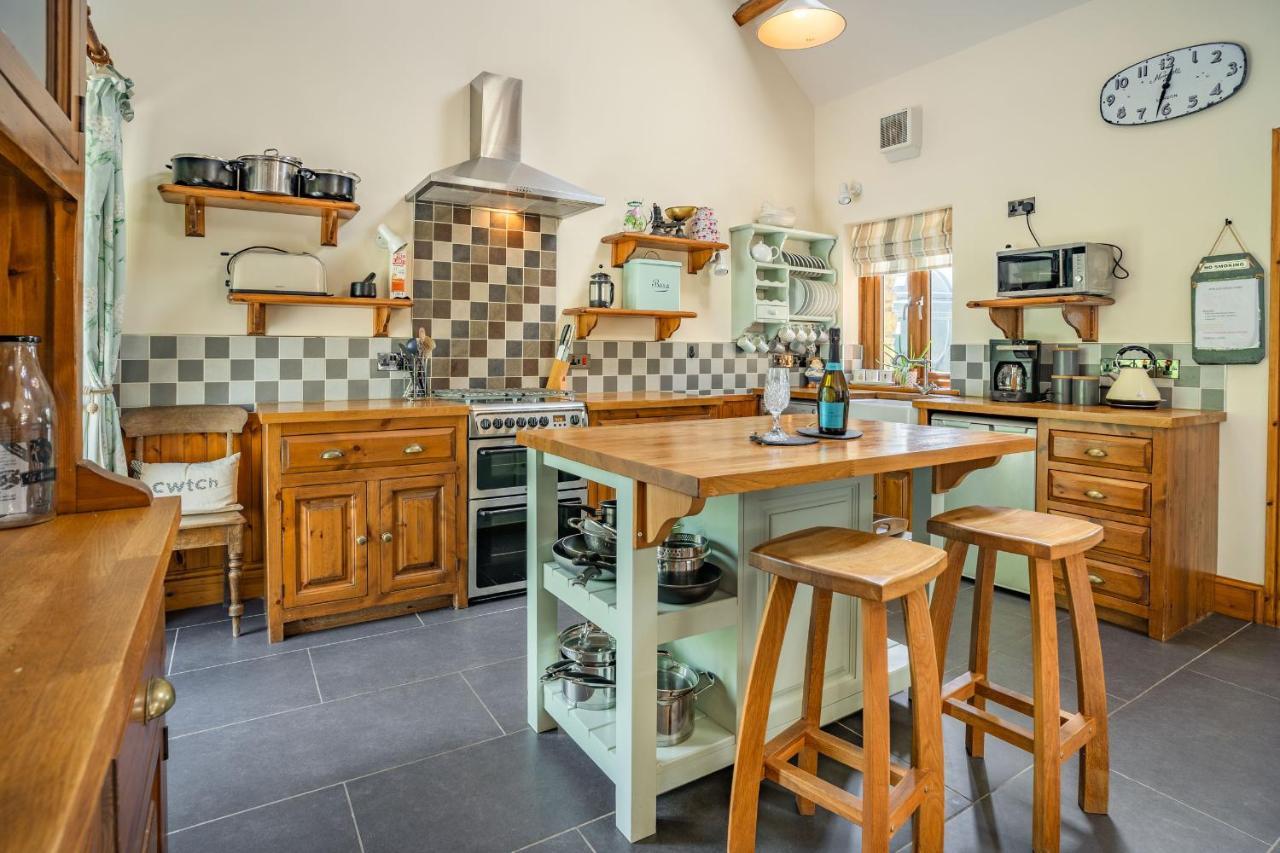 Вилла Ysgubor Hir Llanedy Экстерьер фото