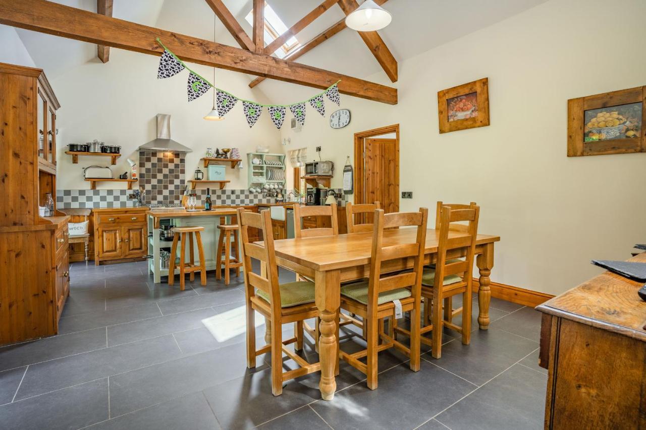 Вилла Ysgubor Hir Llanedy Экстерьер фото