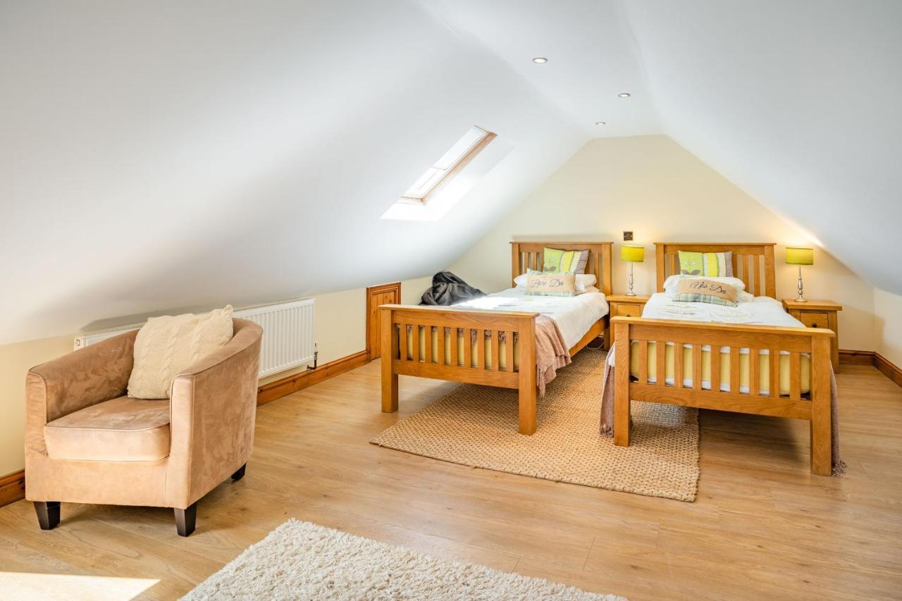 Вилла Ysgubor Hir Llanedy Экстерьер фото