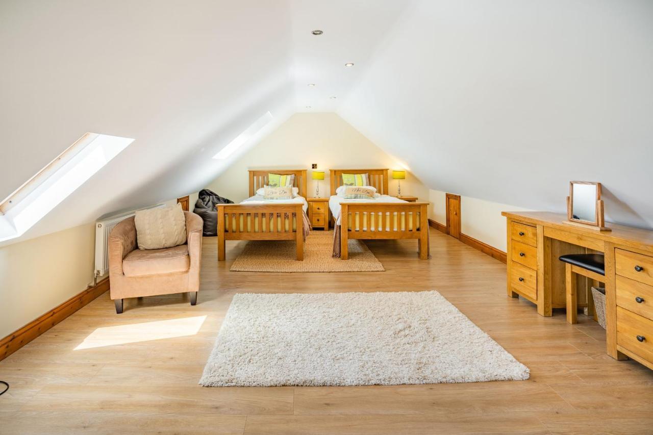 Вилла Ysgubor Hir Llanedy Экстерьер фото