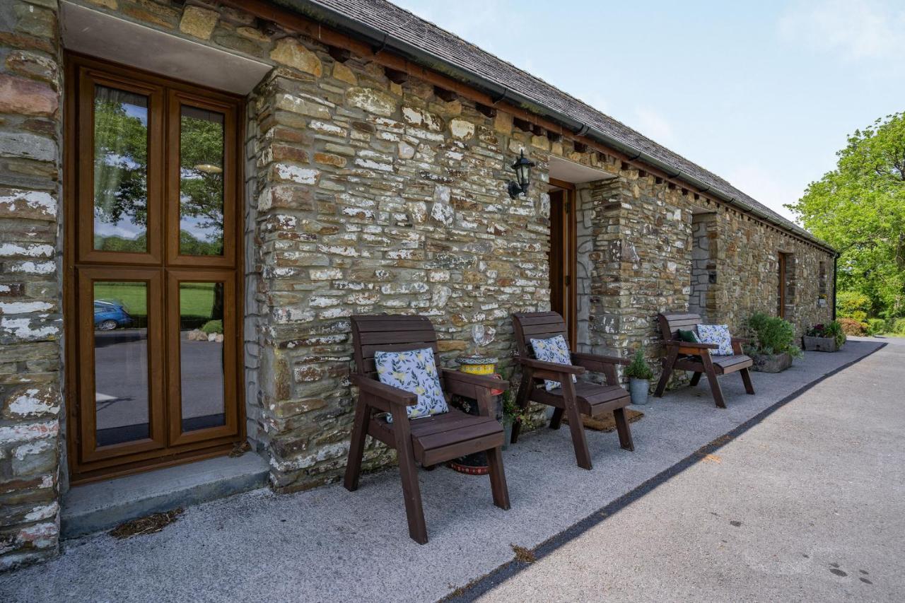 Вилла Ysgubor Hir Llanedy Экстерьер фото